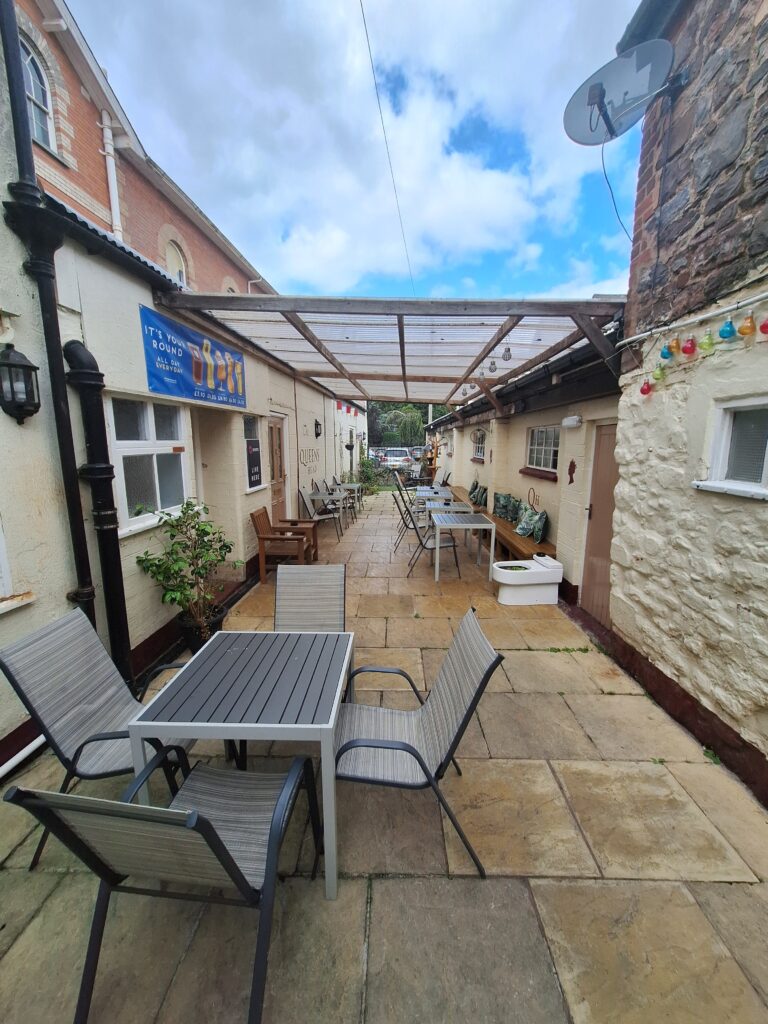 Queens Head, Tiverton