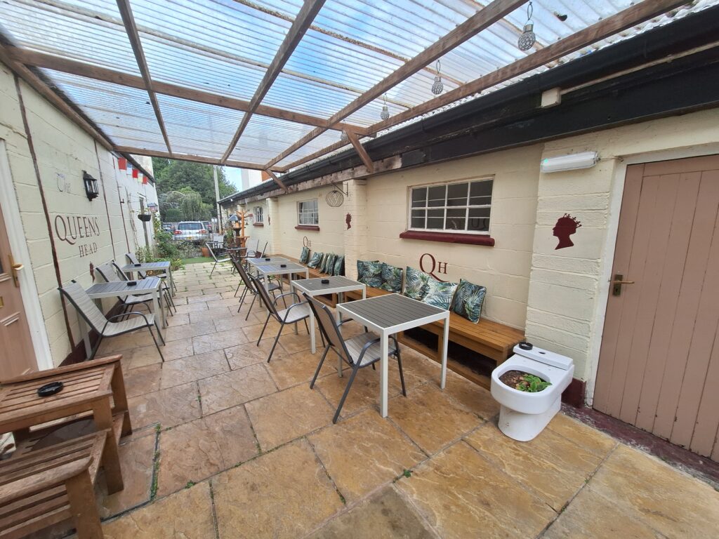 Queens Head, Tiverton