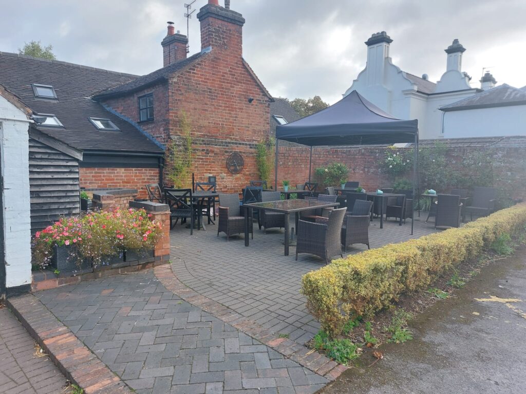 Three Horseshoes, Barton Under Needwood