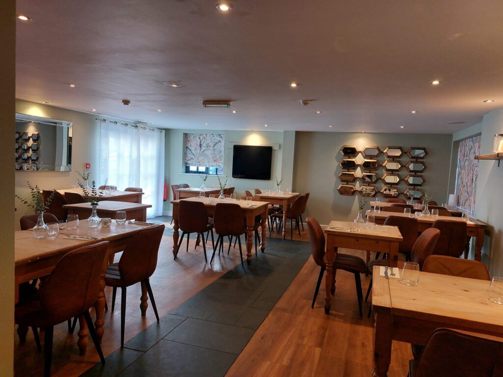 Three Horseshoes, Barton Under Needwood