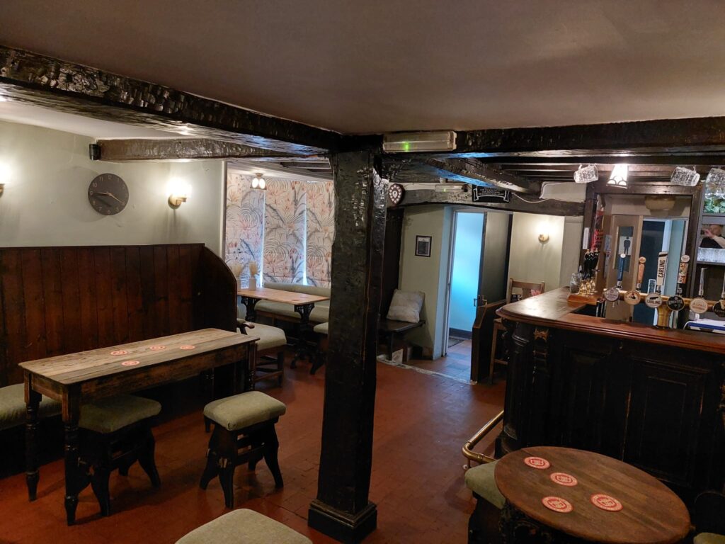 Three Horseshoes, Barton Under Needwood