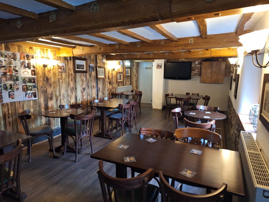 Crown, Blandford Forum