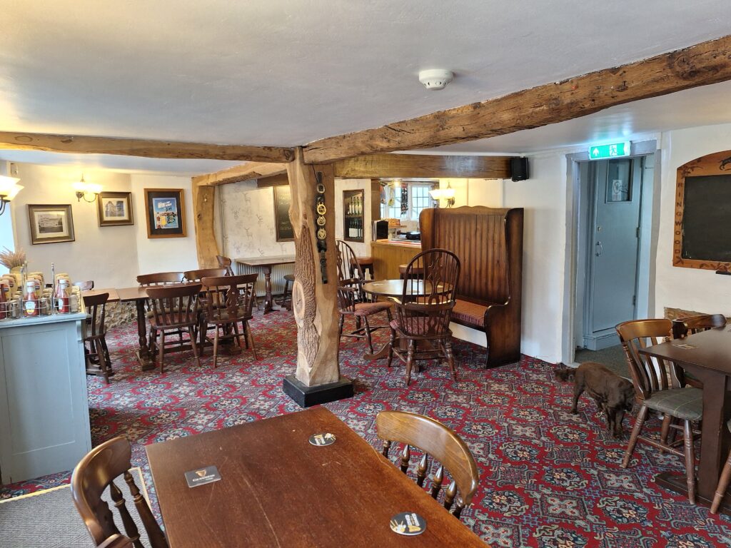 Crown, Blandford Forum