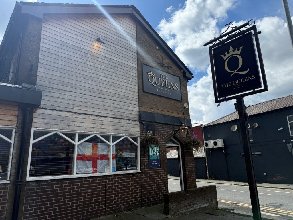 Queens, Bredbury