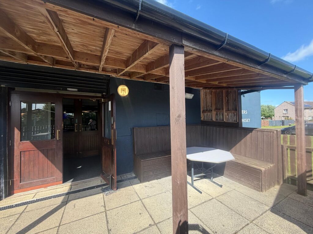 Lochside Tavern, Lochside