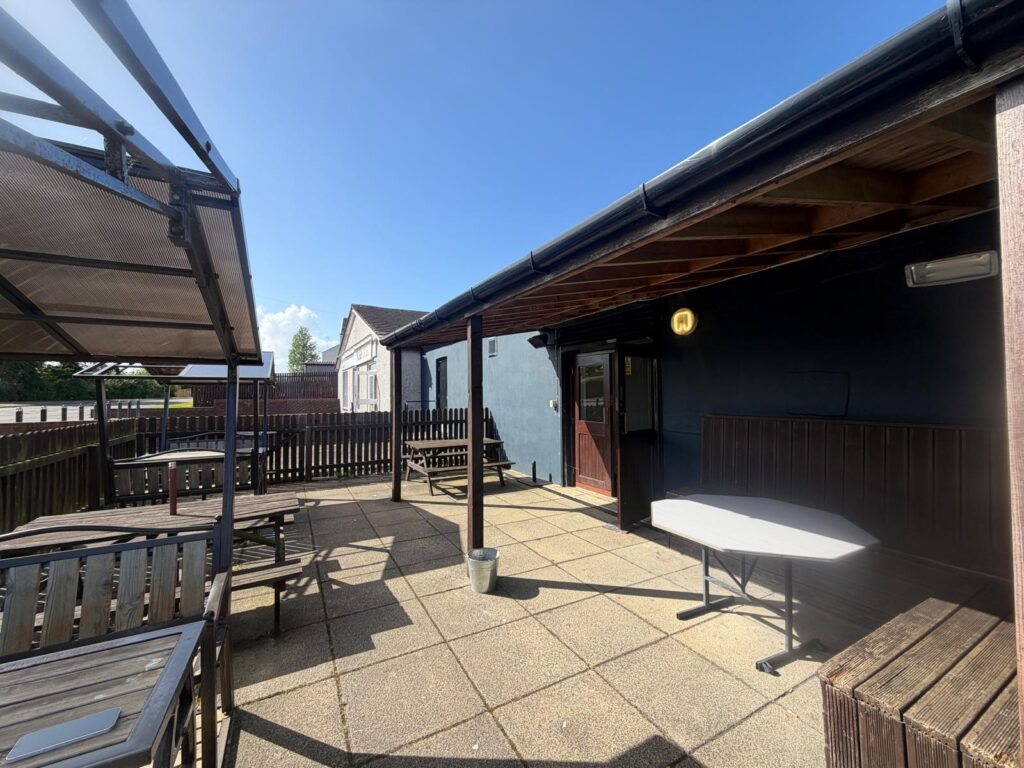 Lochside Tavern, Lochside