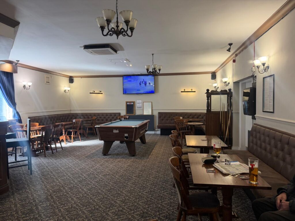 Lochside Tavern, Lochside
