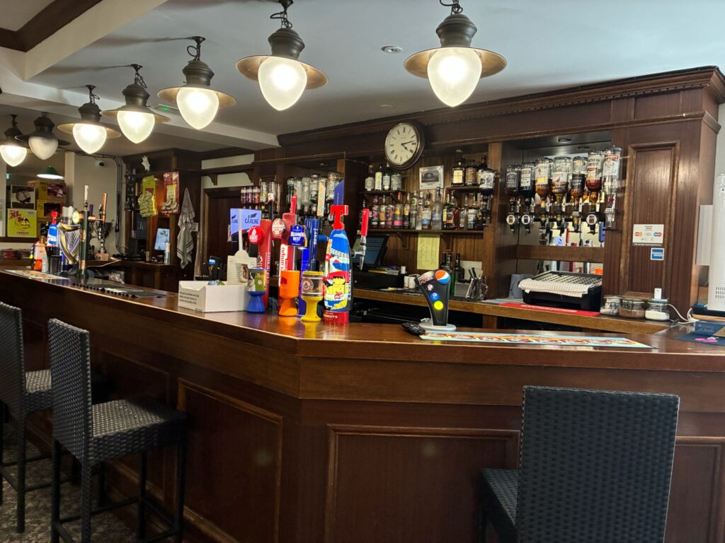 Lochside Tavern, Lochside