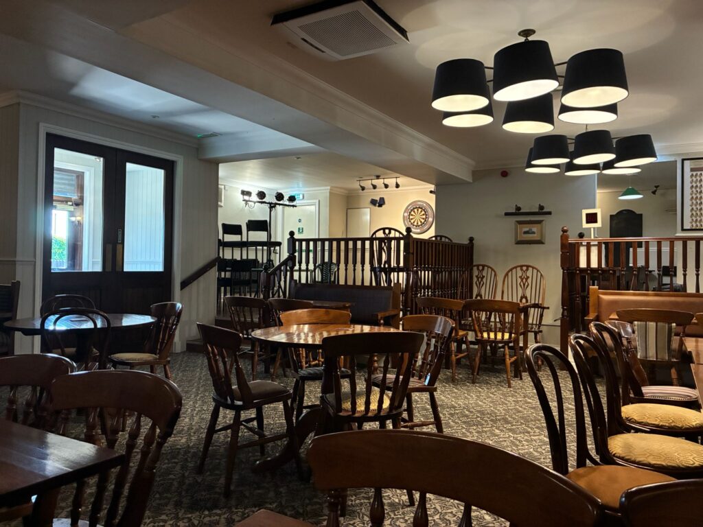 Lochside Tavern, Lochside
