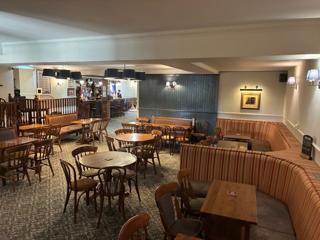 Lochside Tavern, Lochside