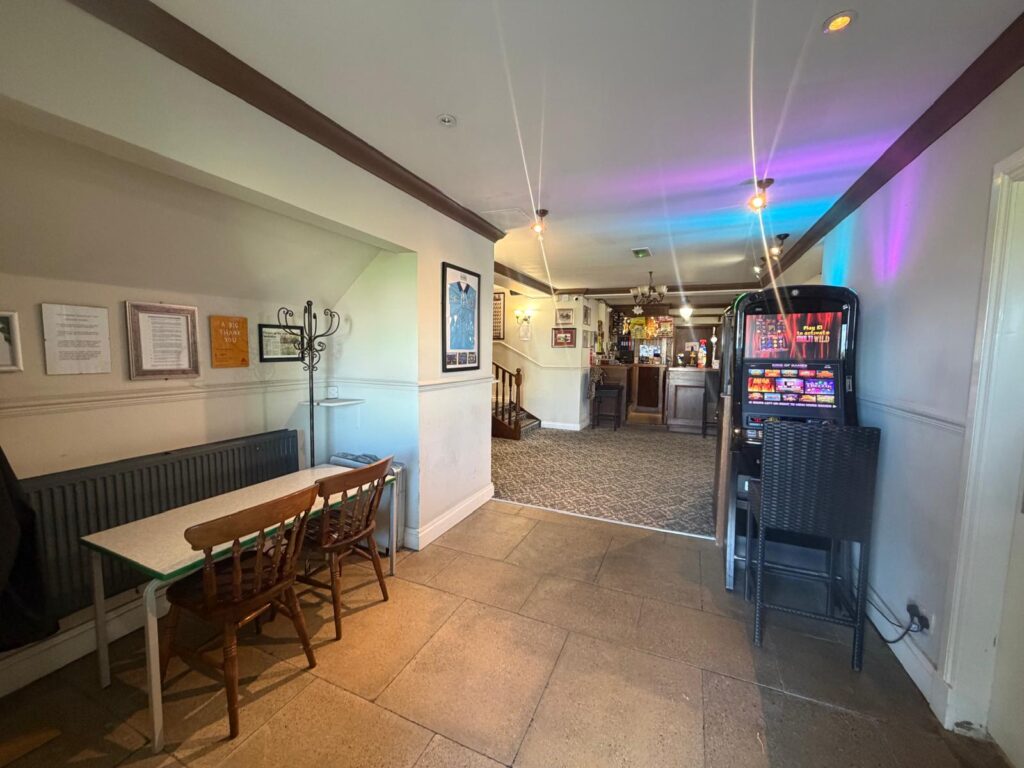 Lochside Tavern, Lochside