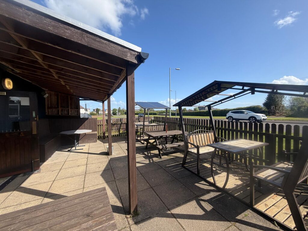 Lochside Tavern, Lochside